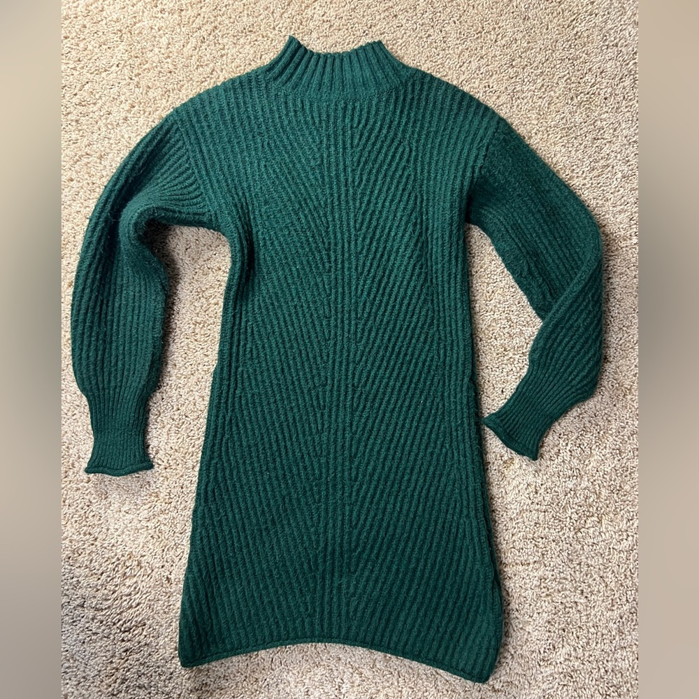 SO Green Midi Sweater Dress with Ribbed Knit Texture